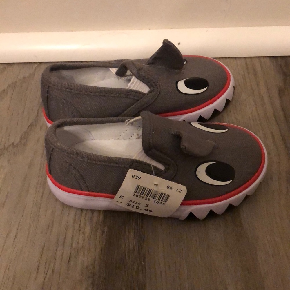 Shark slip on
